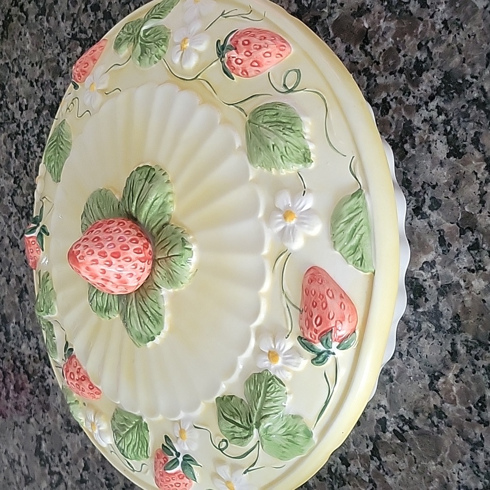 Strawberry Design Ceramic Pie Pan With Lid